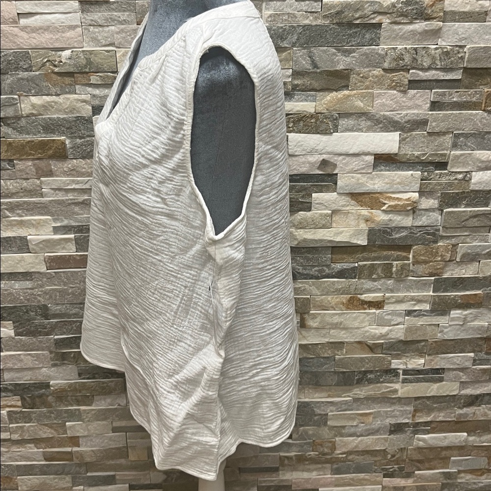 New Time & Tru Sleeveless Textured White Blouse - Picture 4 of 8